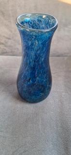 Mondgeblazen blauw vaasje - 15 cm hoog, Huis en Inrichting, Ophalen of Verzenden, Blauw, Aardewerk of Porselein, Minder dan 50 cm