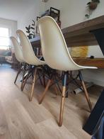 4 witte kuipstoelen eettafel - moet weg, Ophalen, Gebruikt, Wit, Vier