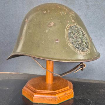 Originele Nederlandse WO2 M34 helm met leeuwenplaat (mei 40) beschikbaar voor biedingen