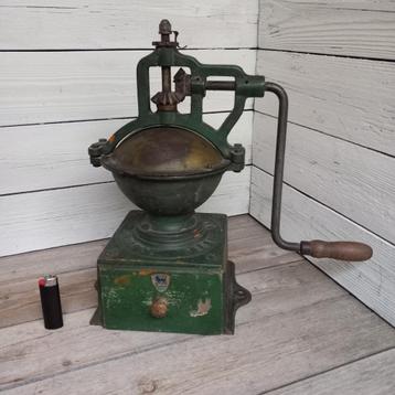 Grote antieke koffiemolen toonbankmodel, Hoogte 44 cm. beschikbaar voor biedingen