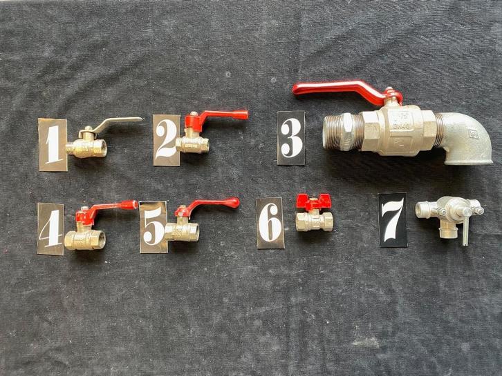 Diverse kogelkranen, Doe-het-zelf en Verbouw, Buizen en Afvoer, Zo goed als nieuw, Overige typen, Overige materialen, 20 tot 40 mm