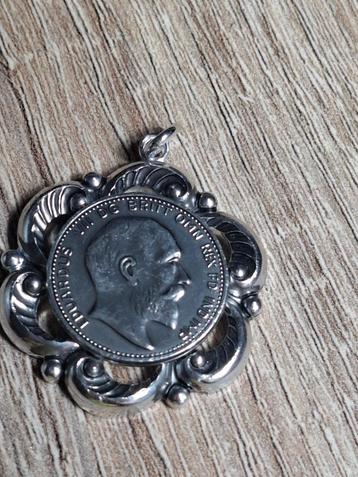 Vintage kettinghanger beschikbaar voor biedingen