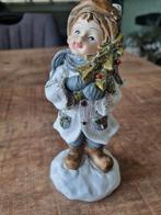 Leuk beeldje, jongetje met kerstboompje., Ophalen of Verzenden