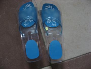 leuke nieuwe plexiglas slippers, maat 37 beschikbaar voor biedingen