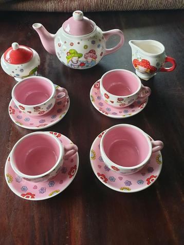 D.E. kinderserviesje, poppenserviesje. JET. Theeserviesje. beschikbaar voor biedingen