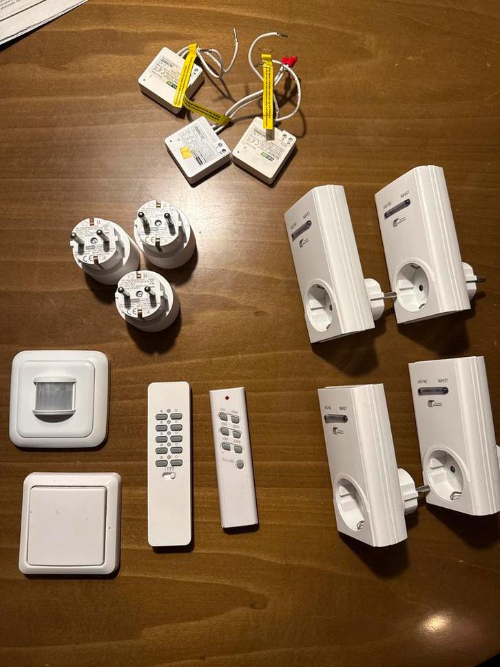 KlikAanKlikUit stopcontact afstandsbediening en beweging, Doe-het-zelf en Verbouw, Elektra en Kabels, Zo goed als nieuw, Ophalen of Verzenden