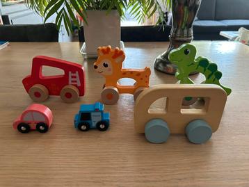 6 houten auto´s (ZGAN)  beschikbaar voor biedingen