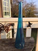 Hoge fles, soort Empoli Genie fles 40 cm geverfd blauw slank, Antiek en Kunst, Antiek | Glas en Kristal, Ophalen of Verzenden