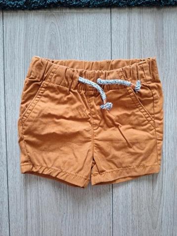 Korte broek maat 74 C&A  beschikbaar voor biedingen