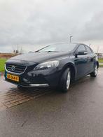 Volvo V40 1.6 T3 150PK CarPlay, Auto's, Volvo, Voorwielaandrijving, Stof, Zwart, 4 cilinders