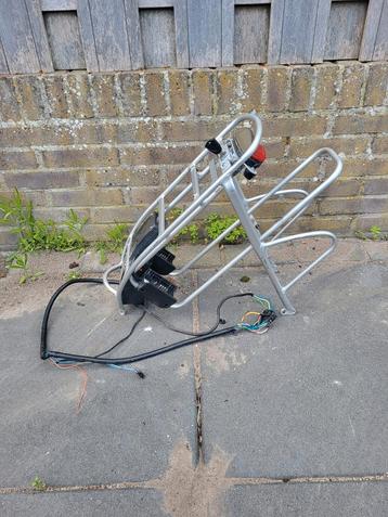 Bagagedrager elektrische fiets met sleutel en kabels beschikbaar voor biedingen