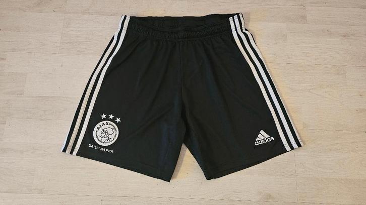 Ajax UIT 3e Short! Seizoen 22/23! Daily Paper! Mt M!, Kleding | Heren, Sportkleding, Zo goed als nieuw, Voetbal, Rood, Ophalen of Verzenden