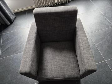 Mooie grijze fauteuil beschikbaar voor biedingen