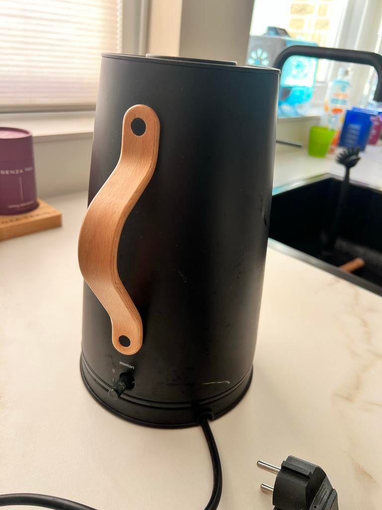 Stelton Emma Waterkoker Mat Zwart - Krasje, 1 tot 2 liter, Ophalen of Verzenden, Gebruikt, Draadloos