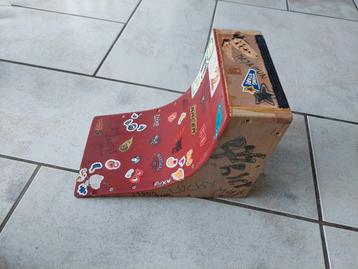 Ramp/schans van hout voor vingerskateboards of BMX beschikbaar voor biedingen
