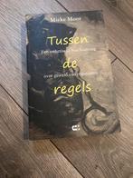 Tussen de regels - Mieke moor, Ophalen of Verzenden, Gelezen, Nederland