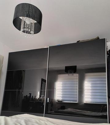 Kleding kast  beschikbaar voor biedingen