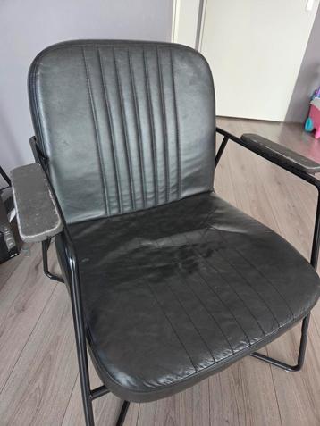 Zwarte Fauteuil - Comfortabel en Stijlvol beschikbaar voor biedingen