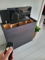 tv lift met meubel gestoffeerd en smart tv, Ophalen, Zo goed als nieuw