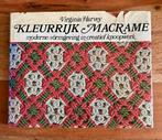 Virginia Harvey - Kleurrijk Macramé - 1972, Boeken, Ophalen of Verzenden, Zo goed als nieuw, Virginia Harvey, Overige onderwerpen
