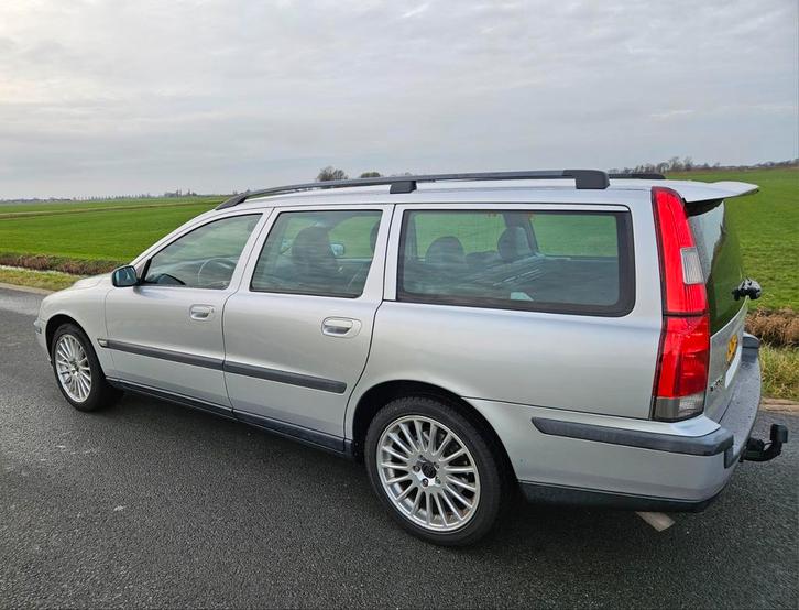 Volvo V70 2.5 T 2004 Grijs, Auto's, Volvo, Particulier, V70, ABS, Benzine, D, Stationwagon, Handgeschakeld, Origineel Nederlands