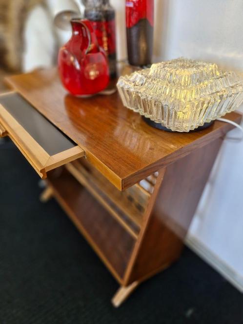 Vintage bijzettafel / lectuurtafel 60s/70s, Verzamelen, Retro, Huis en Inrichting, Ophalen