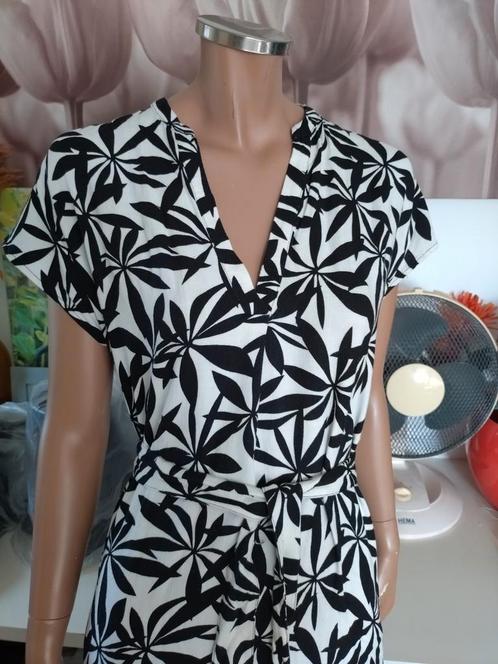 Mooie zwart witte lange jurk van NUKUS maat 36 38, Kleding | Dames, Jurken, Gedragen, Maat 36 (S), Zwart, Onder de knie, Ophalen of Verzenden