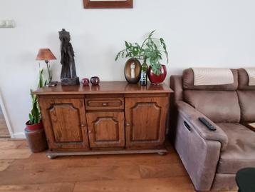 klein maar net eiken dressoir beschikbaar voor biedingen