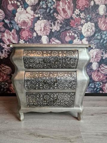 Barok kastjes (opknappers) beschikbaar voor biedingen