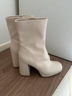 Bershka Ecru coloured boots- size 39, Beige, Lage of Enkellaarzen, Zo goed als nieuw, Bershka