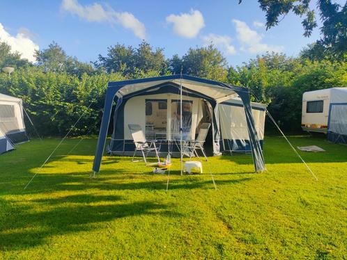 Compacte Burstner Club met ruime voortent, Caravans en Kamperen, Caravans, Particulier, tot en met 3, 500 - 750 kg, Standaardzit