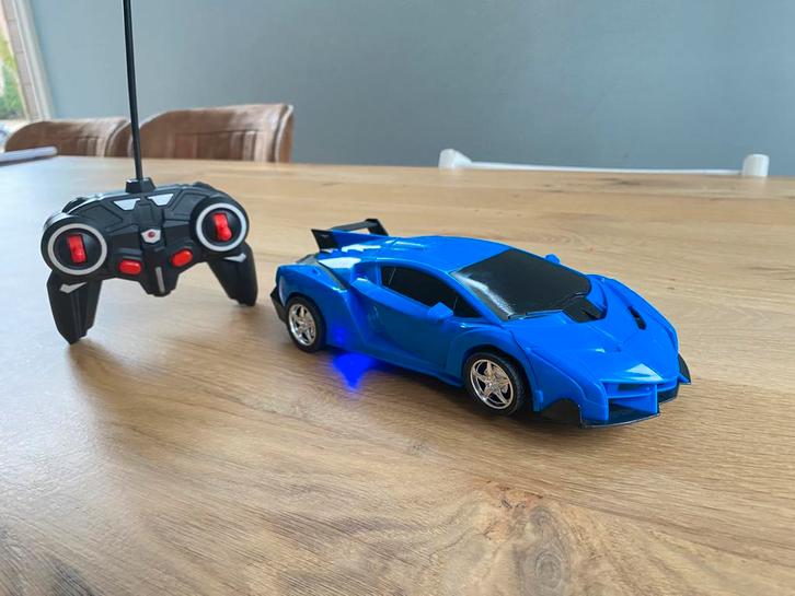 RC Transformer Auto – 2-in-1 Robot & Sportwagen, Hobby en Vrije tijd, Modelbouw | Radiografisch | Auto's, Zo goed als nieuw, Auto onroad