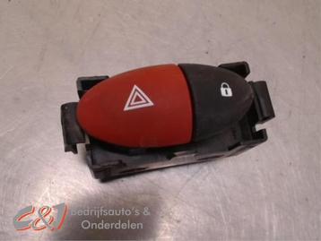 Paniekverlichtings Schakelaar van een Renault Master beschikbaar voor biedingen
