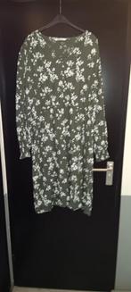 Jurk met V-hals olijfgroen met bloemenprint merk Miljuschka, Kleding | Dames, Ophalen of Verzenden, Zo goed als nieuw, Groen, Jurk