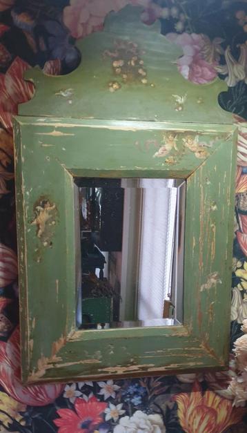 Superleuke oude houten groene spiegel met engel beschikbaar voor biedingen