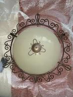 plafondlamp met een klassieke, sierlijke uitstraling, Huis en Inrichting, Lampen | Plafondlampen, Ophalen, Gebruikt, Glas, Klassieke, sierlijke uitstraling