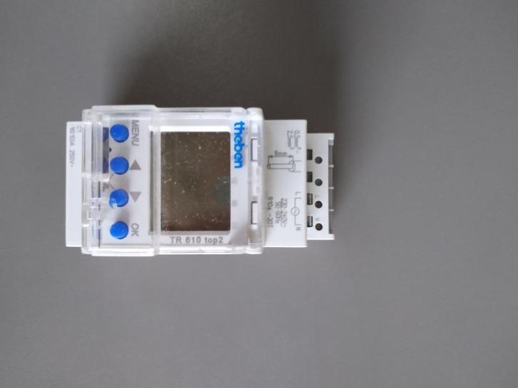 Theben tijdschakelaar, Doe-het-zelf en Verbouw, Elektra en Kabels, Zo goed als nieuw, Schakelaar, Ophalen
