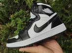 Nike Air Jordan 1 Mid, Kleding | Heren, Nieuw, Ophalen of Verzenden, Wit, Sneakers of Gympen