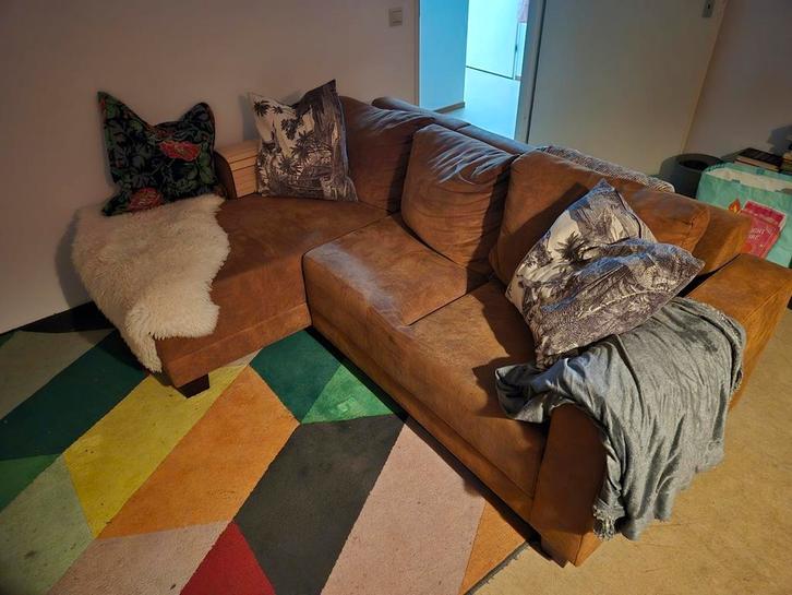 Kleine cognacbruine hoekbank, Huis en Inrichting, Banken | Bankstellen, Gebruikt, Tweepersoons, Ophalen
