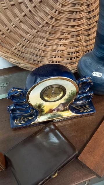 Vintage Blauw Keramiek Tafelklokje beschikbaar voor biedingen
