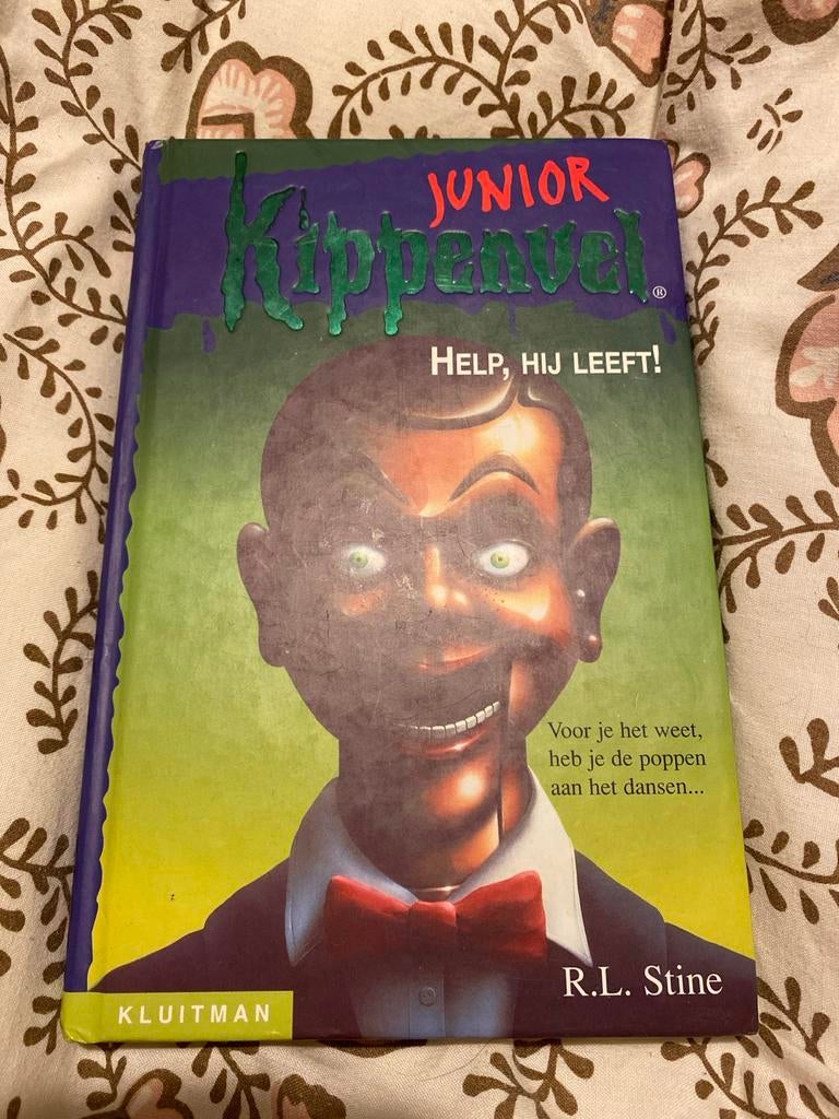 Junior Kippenvel - Help, hij leeft!, Ophalen of Verzenden, Zo goed als nieuw, Fictie