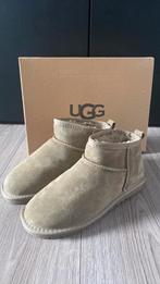 UGG nieuw, Kleding | Dames, Schoenen, Ophalen of Verzenden, Zo goed als nieuw