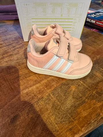 Roze Adidas Neo beschikbaar voor biedingen