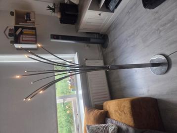 Vloerlamp beschikbaar voor biedingen
