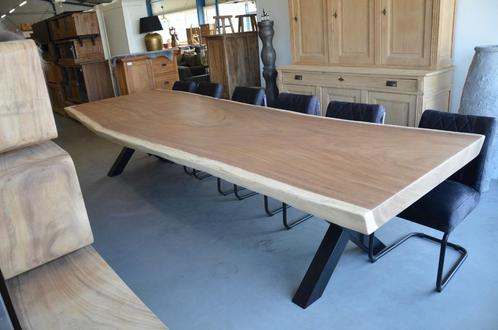 Boomstamtafel Suar– 400 cm (BT848), Huis en Inrichting, Tafels | Eettafels, Nieuw, Overige houtsoorten, Metaal, Overige materialen