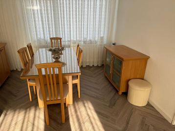 Eettafel met 6 stoelen + glas beschikbaar voor biedingen