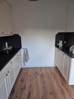 Keuken. Crèmekleur. 306cm breed, 60cm diep. 130cm, 35cm diep, Huis en Inrichting, Keuken | Complete keukens, Ophalen, Gebruikt