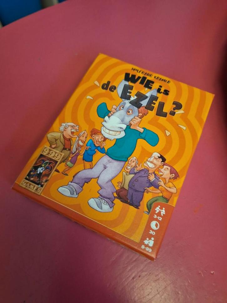 Wie is de Ezel? - kaartspel, Hobby en Vrije tijd, Gezelschapsspellen | Kaartspellen, Zo goed als nieuw, Drie of vier spelers, Vijf spelers of meer