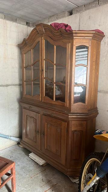 Eiken houten kast beschikbaar voor biedingen