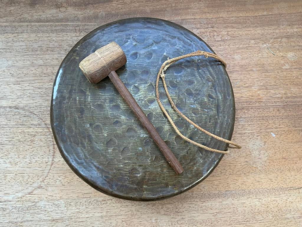 Antiek Bronzen Ceremoniële Aziatische  Gong met Hamer, Antiek en Kunst, Antiek | Koper en Brons, Ophalen of Verzenden